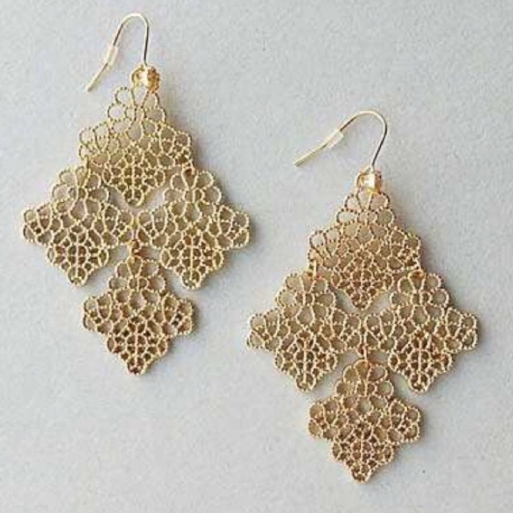 :: Stella & Dot [GOLD] Chantilly Lace Earrings - Picture 4 of 14